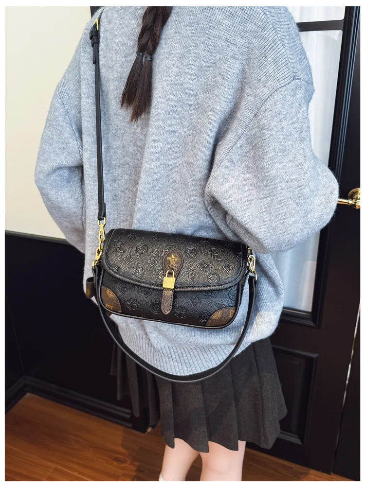 New Mailman Baguette Bag for Women, High-end Portable Shoulder Bag, Temperament Messenger Style, Fashionable and Versatile Style