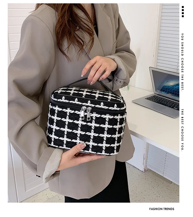 Luxury Design Portable Cosmetic Bag For Women Lightweight Toiletry Wash Storage Bags Handle Lipstick Square Makeup Purse