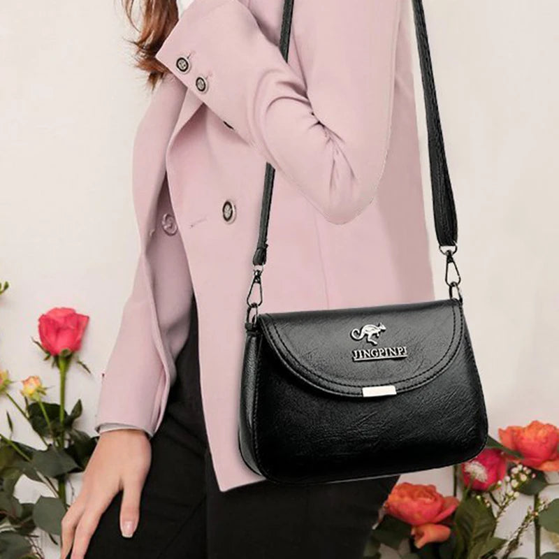 The neutral color bags are suitable for daily commuting and office use. They come in single-shoulder and hand-held styles.