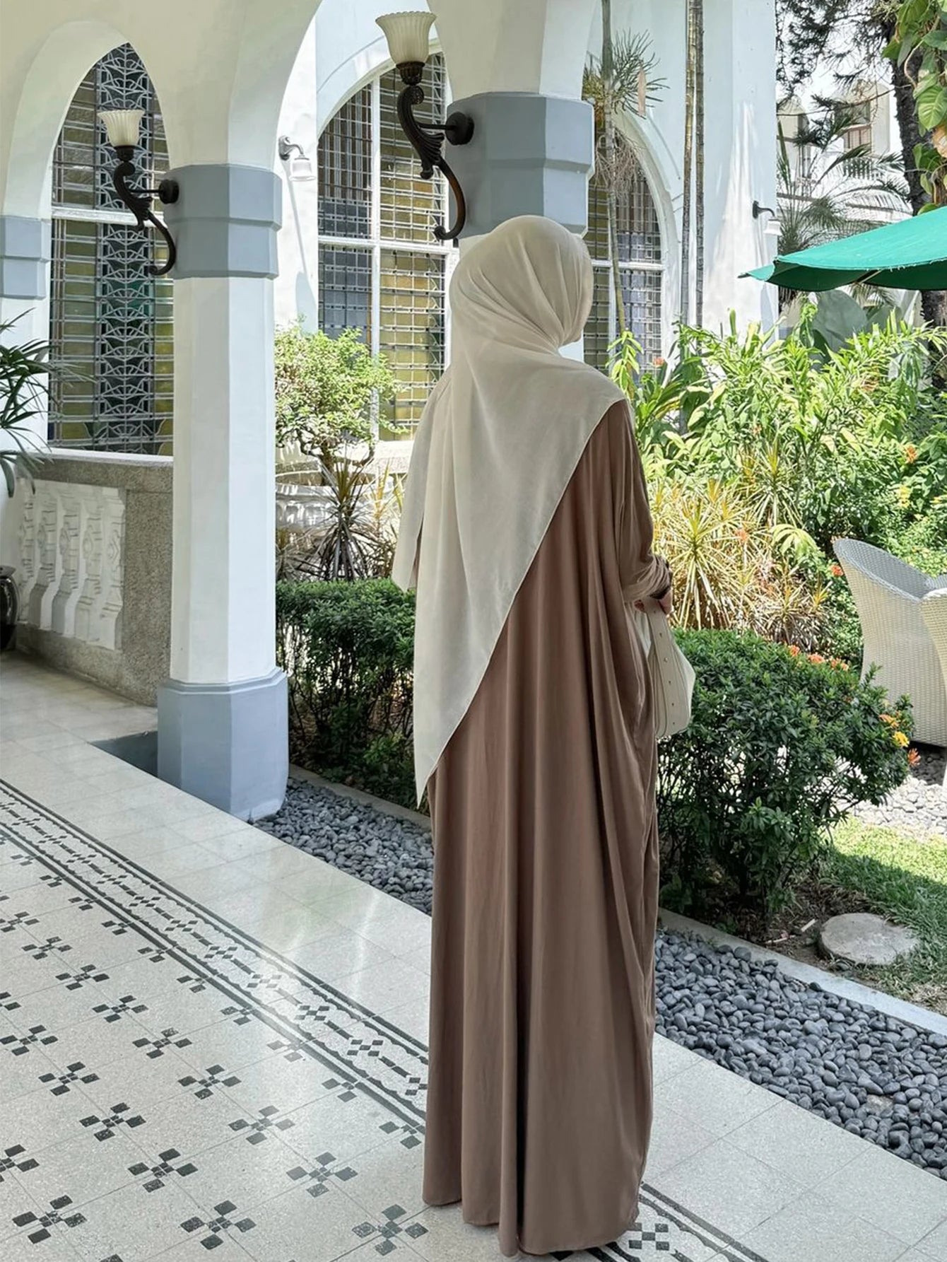 Muslim fashion women wear long sleeved loose abaya gown elegant dress