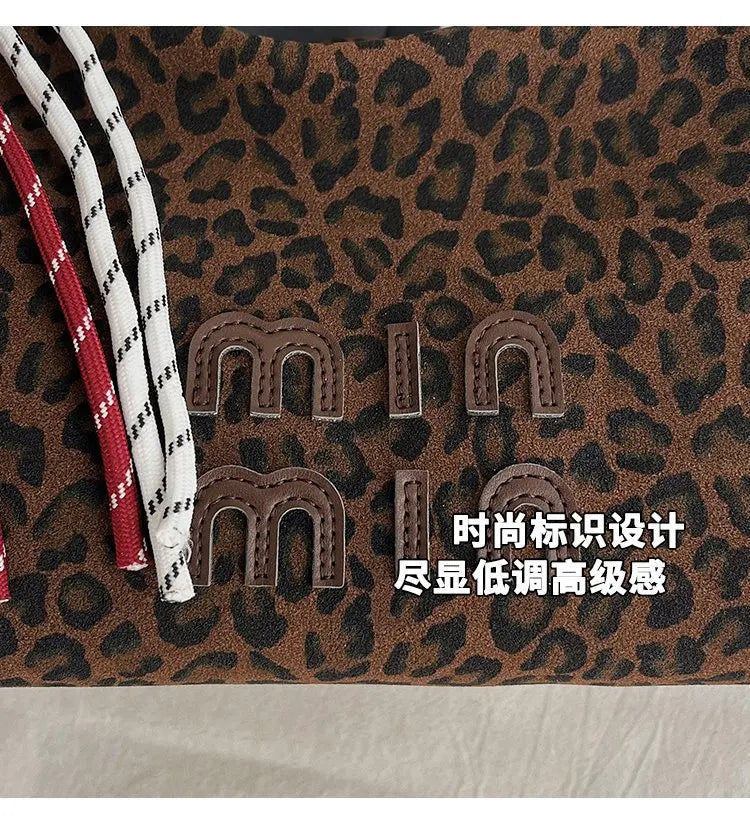 Women's Beautiful Handbag Attractive Look For Garden Parties And Outdoor Soirees Charming