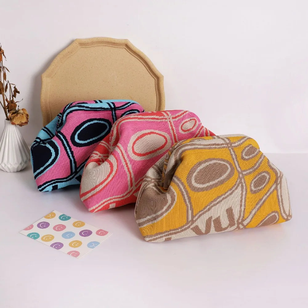 Trendy knitted clip bag versatile large capacity suitable for storage bags New high-end pattern clutch bag
