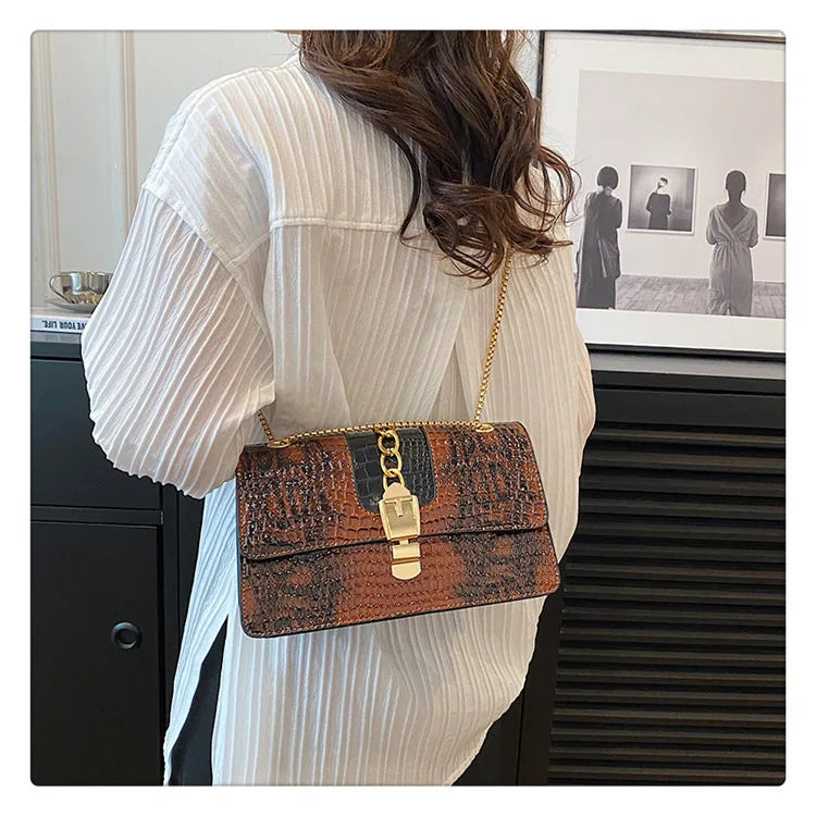 Luxury Designer Brand Bolsa New Fashion Personality Hand Bill Shoulder Bag for Women Crossbody Small Square Bag hot sale