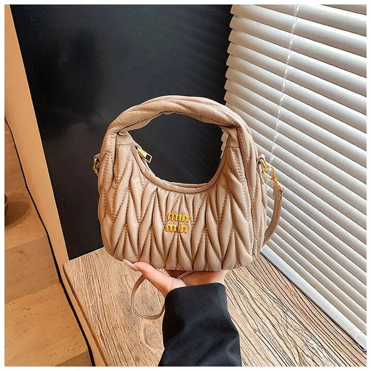 Luxury Women's Tote Bag Made Of Fine Leather Boasting Casual Simple Vintage And Paris Trendy Chic Look