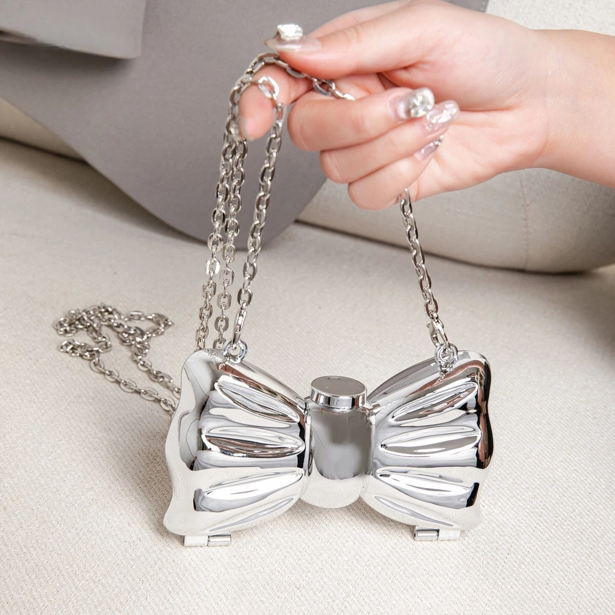 Luxury Fashion Metal Mini Handbag with Bow Clasp Playful Acrylic Bow Design with Shimmering European-Style Chain Crossbody Bag