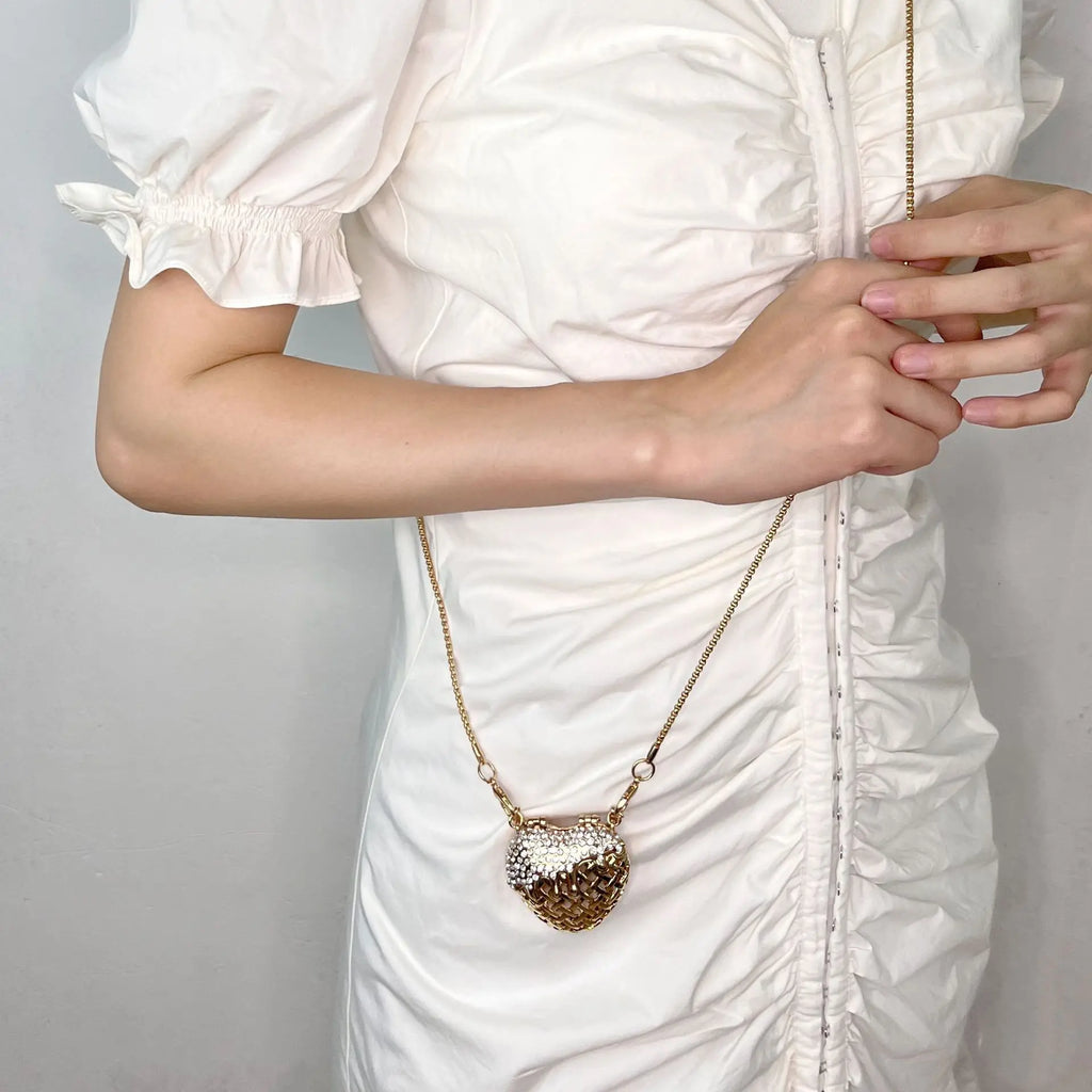 Designer hollowed out heart shaped dinner bagS for women fashionable metal style shoulder bag  mini accessory bag