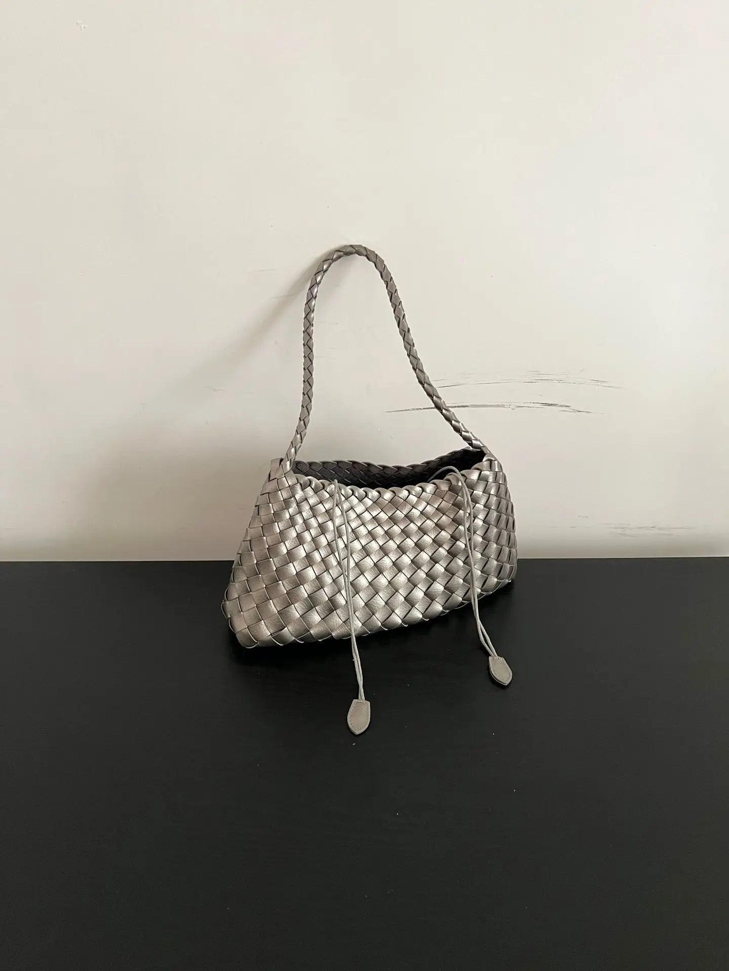 Hand woven armpit bag, women's new high-end and versatile retro handbag, single shoulder mother bag