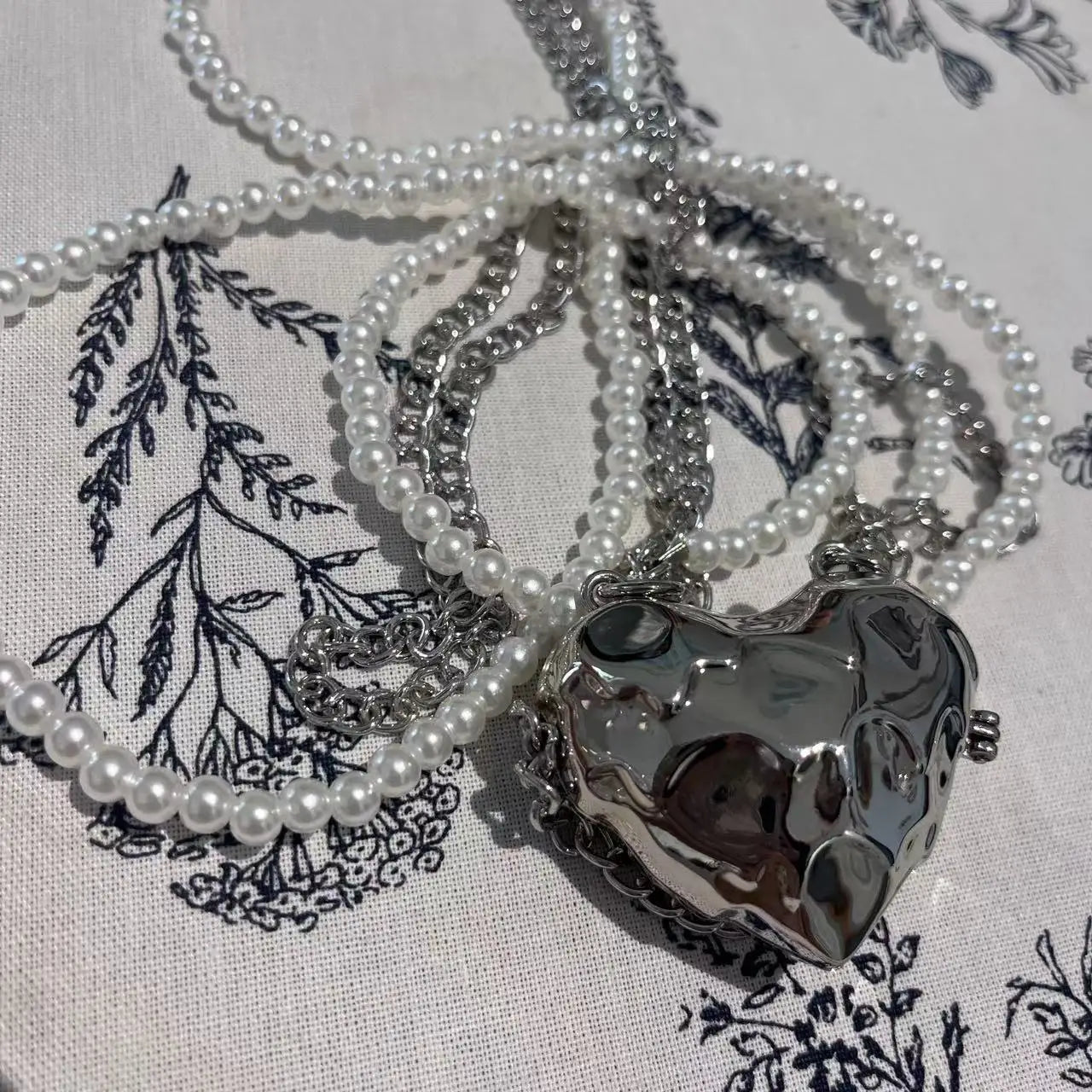 Fashionable Metal Heart Waistband Bag Luxury Satchel Pearl Chain Crossbody Bags For Women Shoulder Bag Handbag Accessories