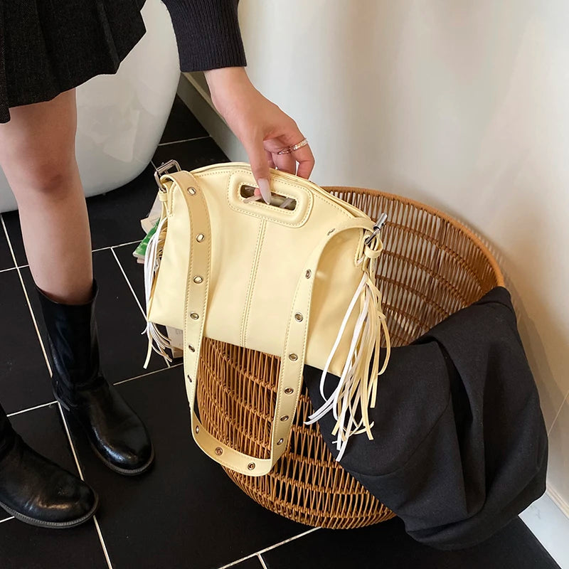 Fashionable Crossbody-Bag In Genuine Leather For Ladies, Classic Shoulder Bag By Famous Designer, Elegant Handbags