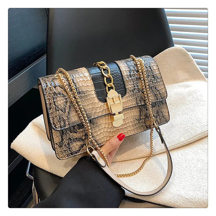 Luxury Designer Brand Bolsa New Fashion Personality Hand Bill Shoulder Bag for Women Crossbody Small Square Bag hot sale