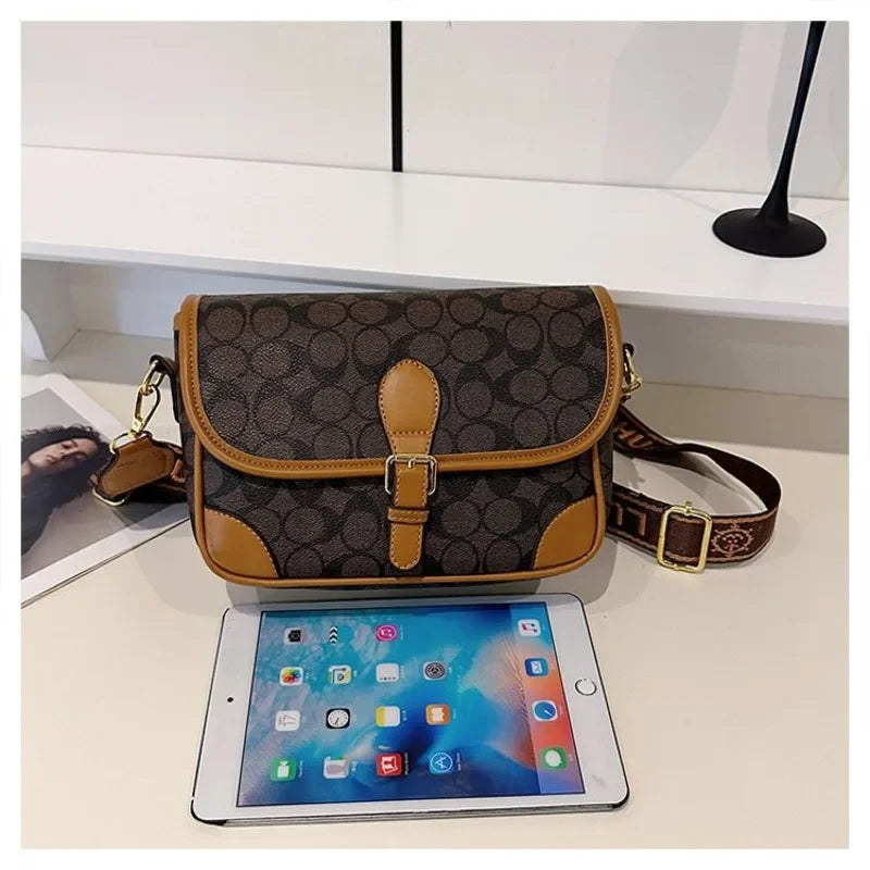 The Crossbody Bag Is A High-end, Retro, Versatile, Simple and Light Luxury Small Square Bag, A Lady's Hand-held Shoulder Bag