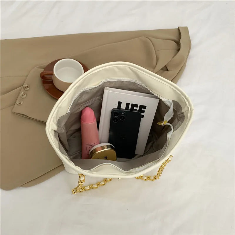 2025 New Designers' Large Capacity Ladies' Bags - Luxurious Retro Diamond Pattern Shoulder Bags with High-Quality Texture Tote B